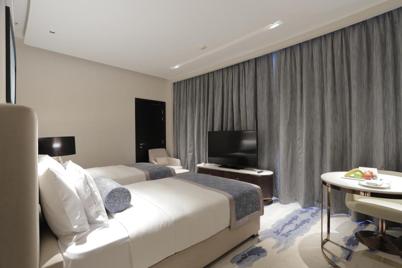 Century Marina Hotel - Lusail Bagian luar foto Deluxe Room