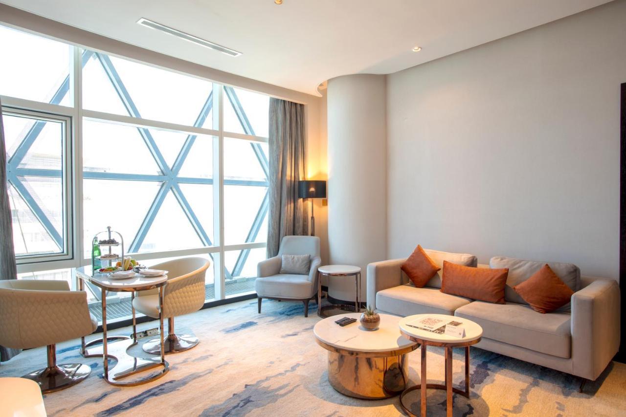 Century Marina Hotel - Lusail Bagian luar foto A living room at the hotel