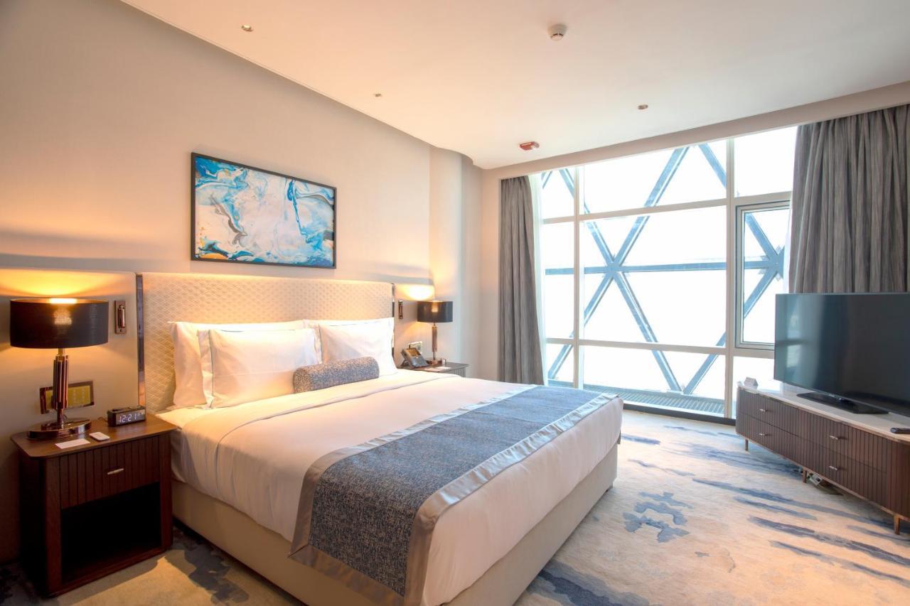 Century Marina Hotel - Lusail Bagian luar foto A bedroom at the hotel