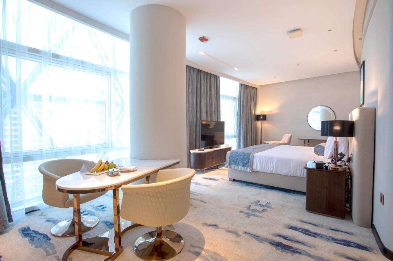 Century Marina Hotel - Lusail Bagian luar foto A suite at the hotel