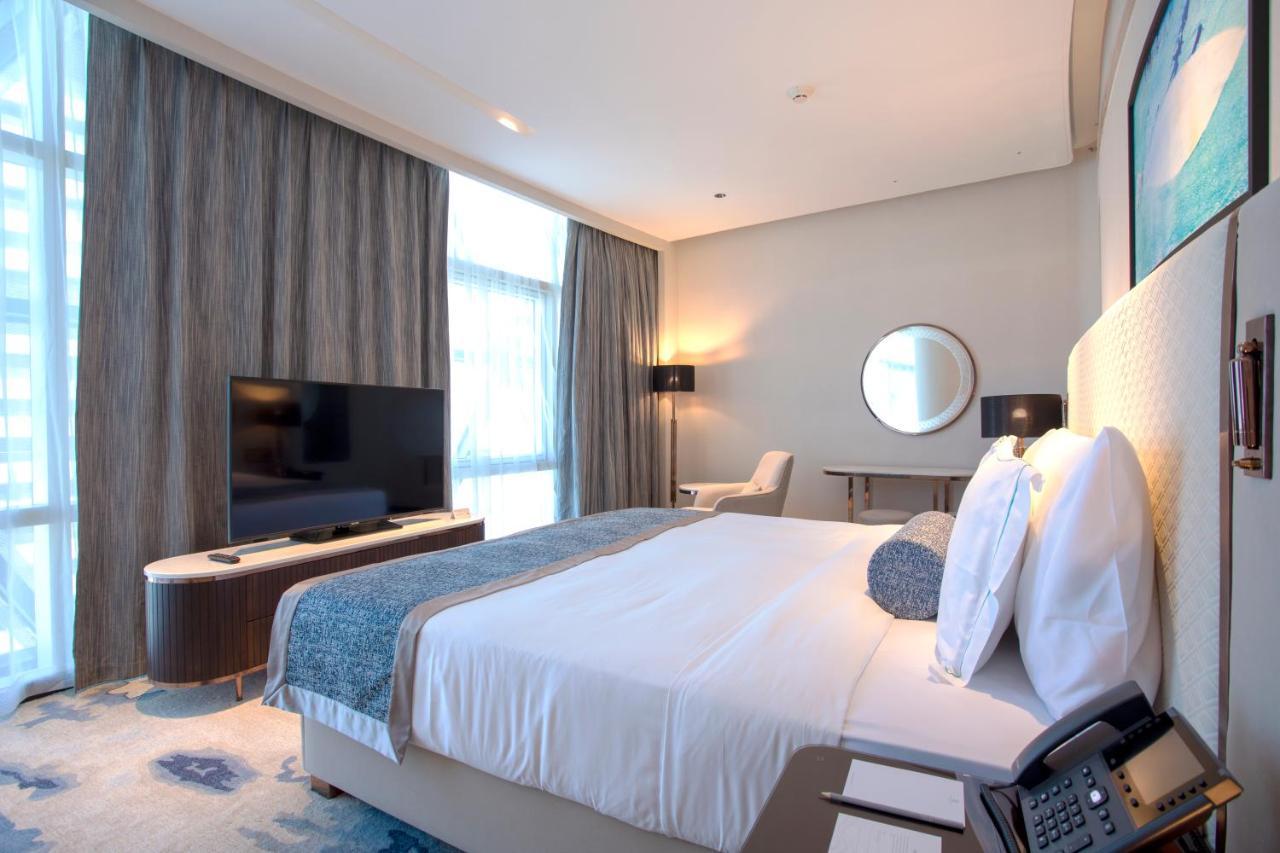 Century Marina Hotel - Lusail Bagian luar foto A bedroom at the hotel
