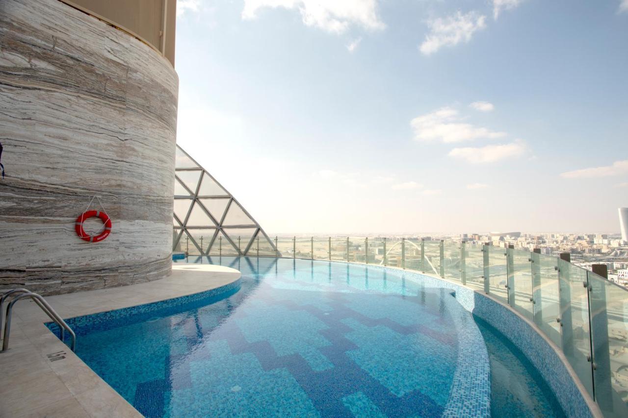 Century Marina Hotel - Lusail Bagian luar foto The pool at the 360° Sky Lounge