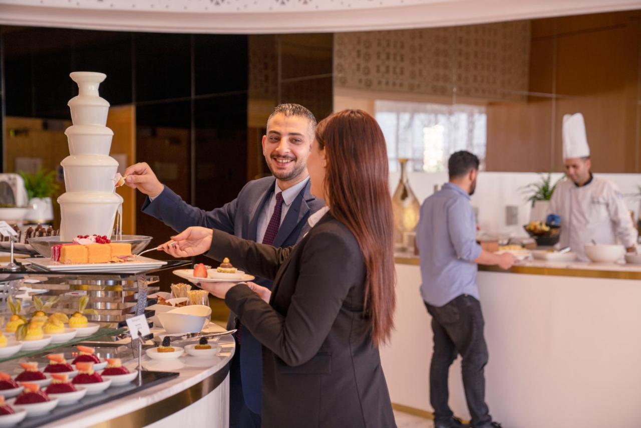 Century Marina Hotel - Lusail Bagian luar foto Chocolate fountain